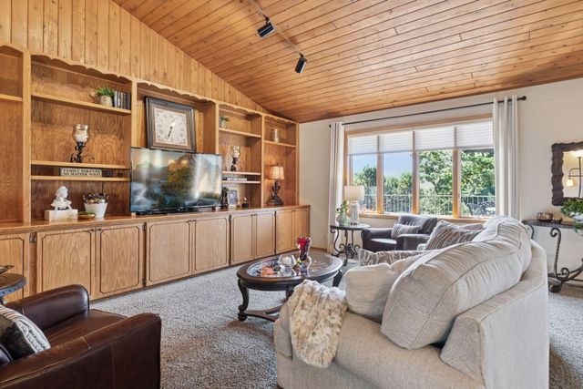 4838 Crown Lane, Woodbury, MN 55129