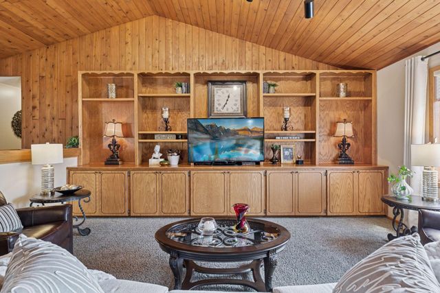 4838 Crown Lane, Woodbury, MN 55129