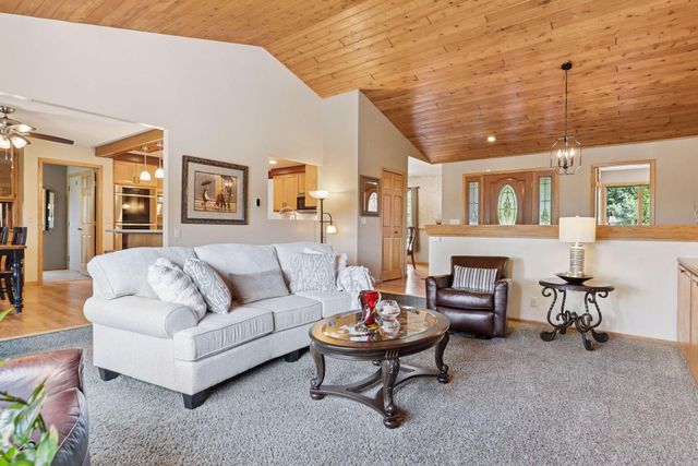 4838 Crown Lane, Woodbury, MN 55129