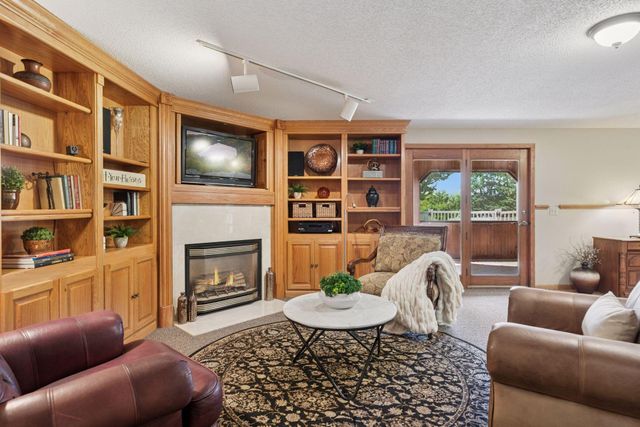 4838 Crown Lane, Woodbury, MN 55129