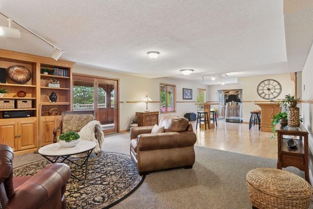 4838 Crown Lane, Woodbury, MN 55129