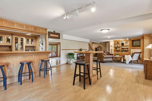 4838 Crown Lane, Woodbury, MN 55129