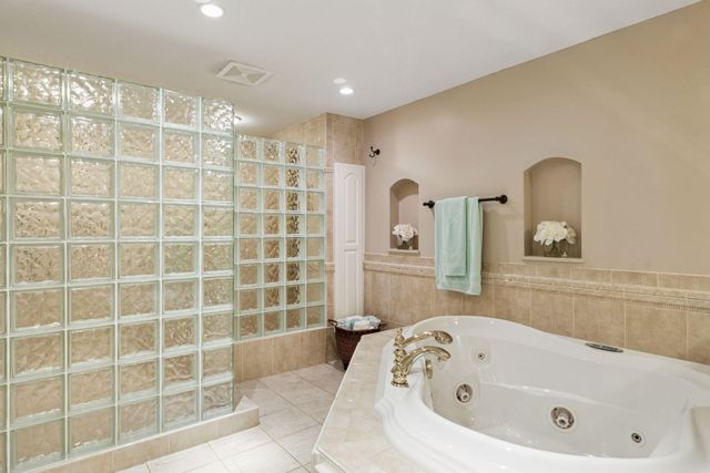 4838 Crown Lane, Woodbury, MN 55129