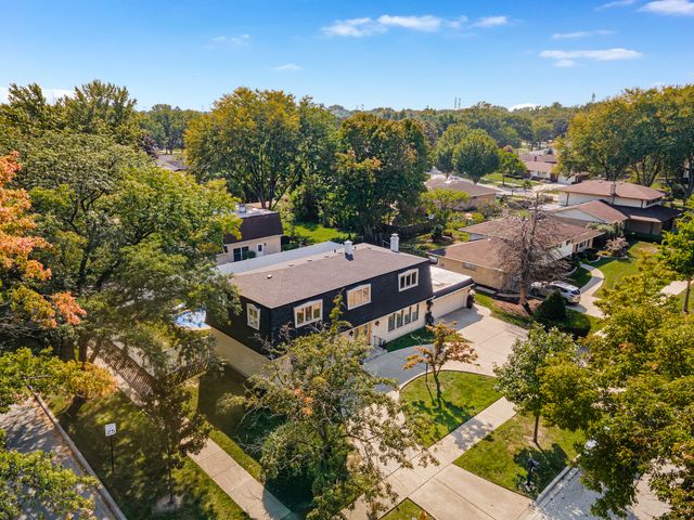1817 E Maya Lane, Mount Prospect, IL 60056