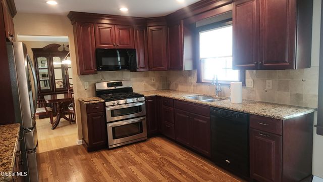 16 Woodridge Street, Albany, NY 12203