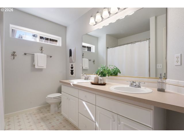 1861 Se 47TH Ave, Hillsboro, OR 97123