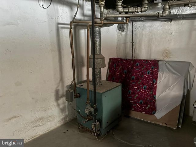 136 HANSEN TER, Darby, PA 19023