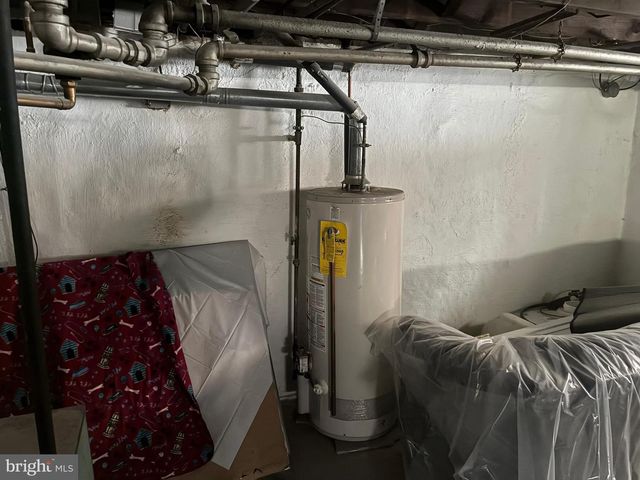 136 HANSEN TER, Darby, PA 19023