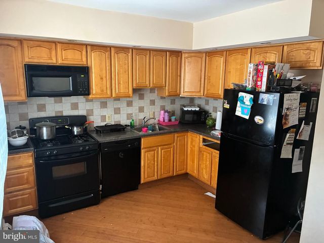 136 HANSEN TER, Darby, PA 19023