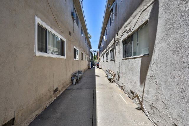 2015 Chariton, Los Angeles, CA 90034