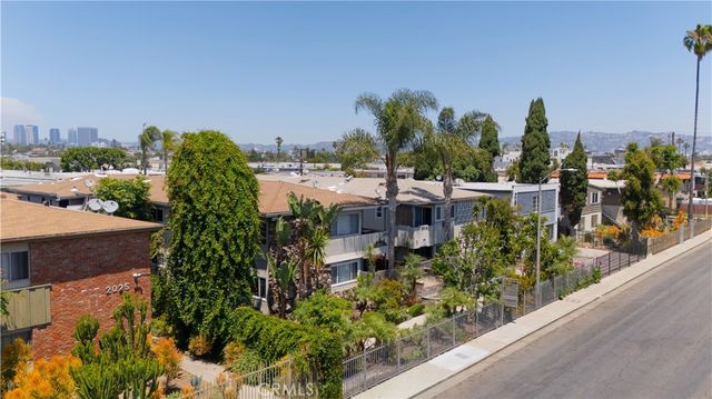 2015 Chariton, Los Angeles, CA 90034