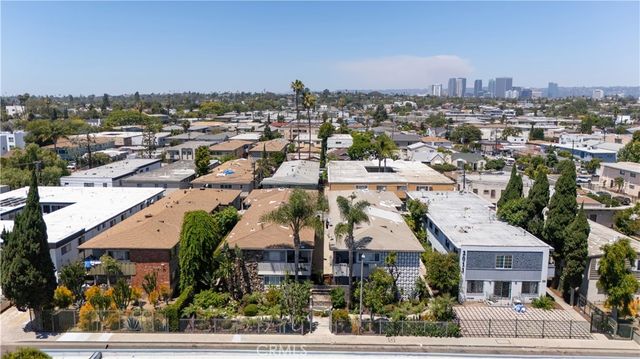 2015 Chariton, Los Angeles, CA 90034