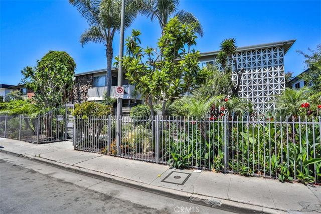 2015 Chariton, Los Angeles, CA 90034