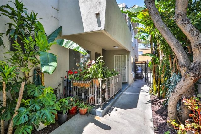 2015 Chariton, Los Angeles, CA 90034