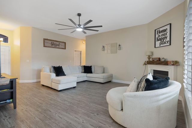 2283 Catavee Avenue, Tulare, CA 93274