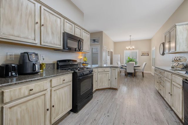 2283 Catavee Avenue, Tulare, CA 93274