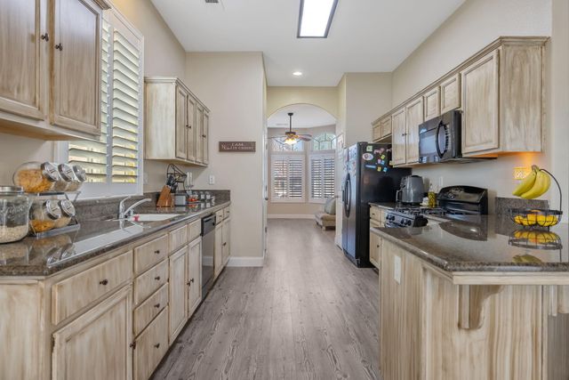 2283 Catavee Avenue, Tulare, CA 93274