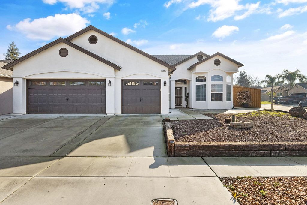 2283 Catavee Avenue, Tulare, CA 93274