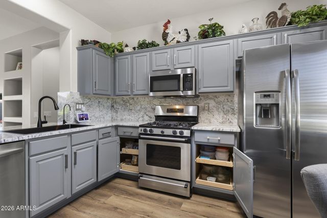 18973 N AZTEC POINT Drive, Surprise, AZ 85387