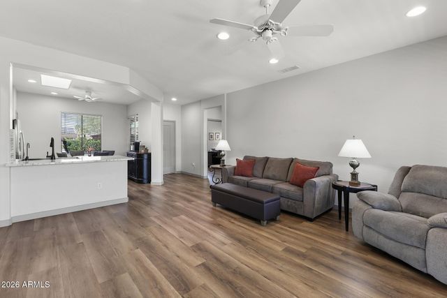 18973 N AZTEC POINT Drive, Surprise, AZ 85387