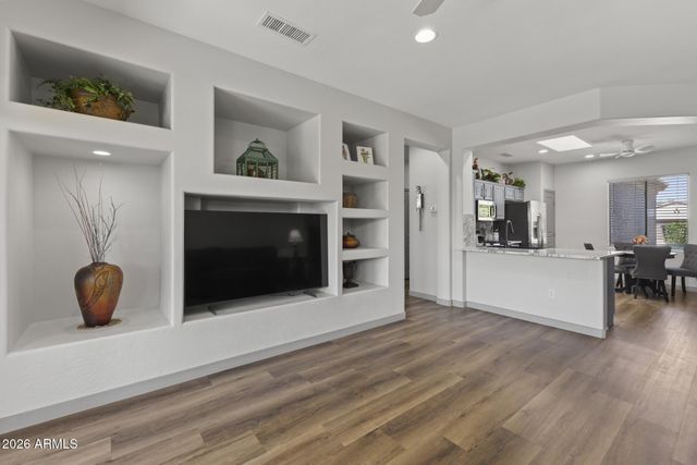 18973 N AZTEC POINT Drive, Surprise, AZ 85387