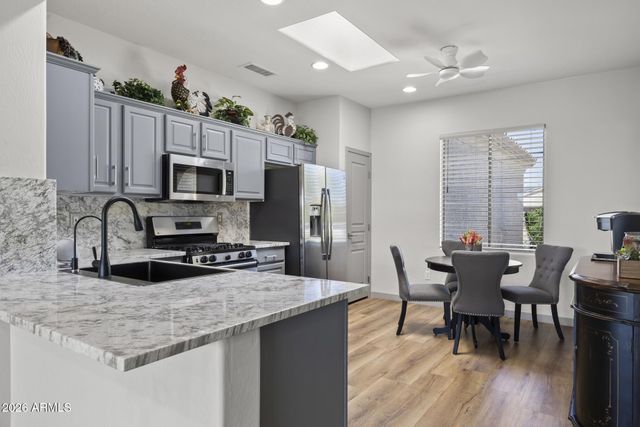 18973 N AZTEC POINT Drive, Surprise, AZ 85387