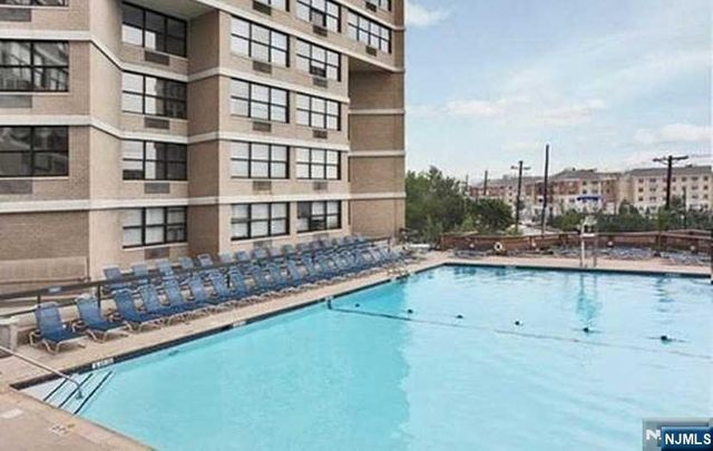 7004 Boulevard East 27B, Guttenberg, NJ 07093