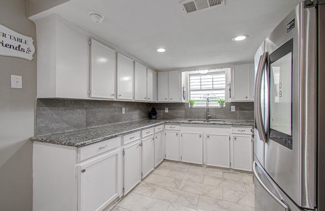 2615 6th Avenue N, Texas City, TX 77590