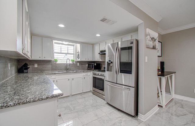2615 6th Avenue N, Texas City, TX 77590