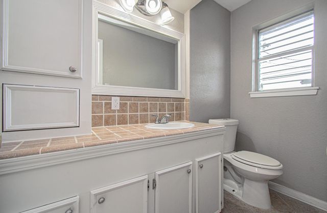 2615 6th Avenue N, Texas City, TX 77590