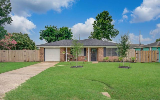 2615 6th Avenue N, Texas City, TX 77590