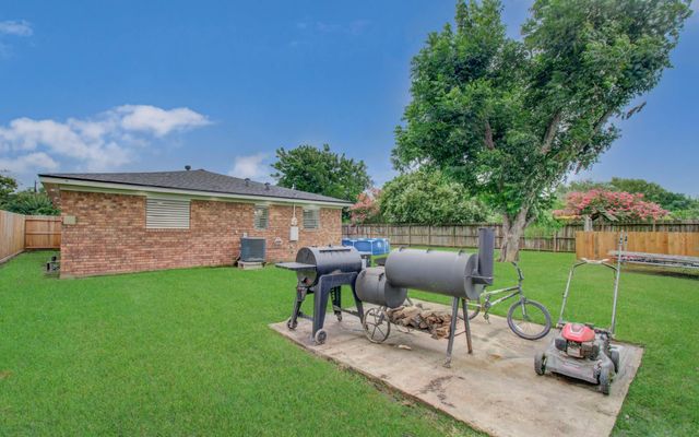 2615 6th Avenue N, Texas City, TX 77590