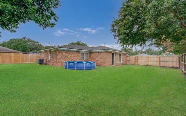 2615 6th Avenue N, Texas City, TX 77590