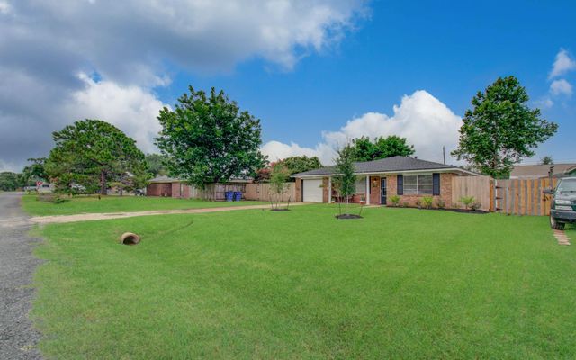 2615 6th Avenue N, Texas City, TX 77590
