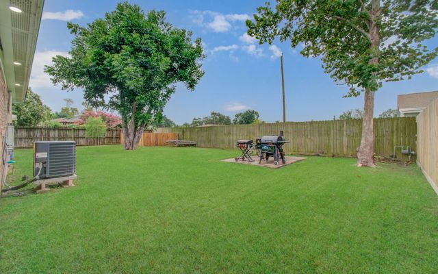 2615 6th Avenue N, Texas City, TX 77590