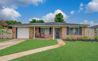 2615 6th Avenue N, Texas City, TX 77590