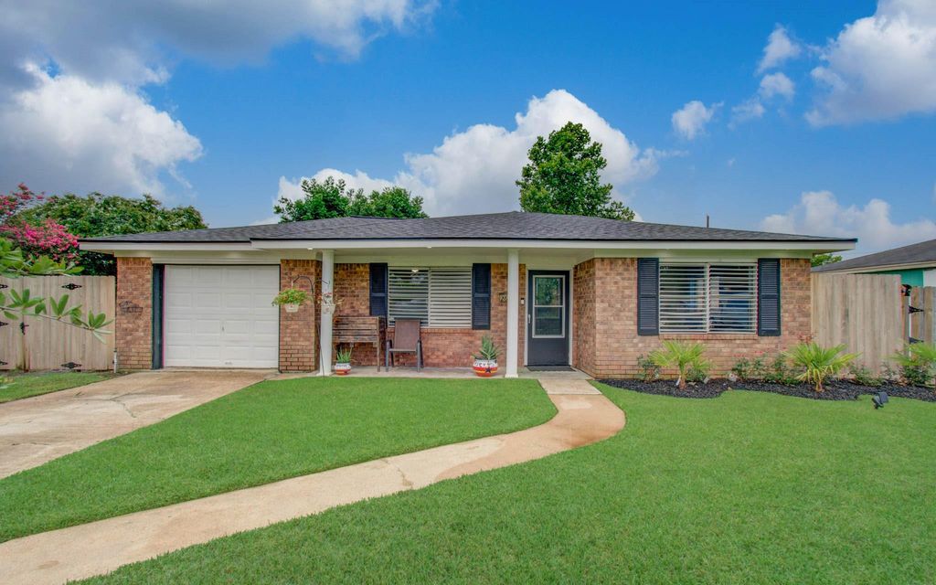 2615 6th Avenue N, Texas City, TX 77590