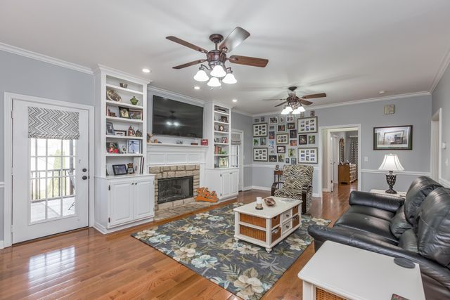 186 Chardonnay Court, Winchester, KY 40391