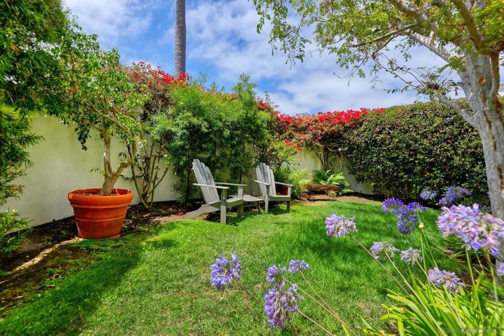 Image 11 of property listing at 7979 Prospect Pl, La Jolla, CA 92037
