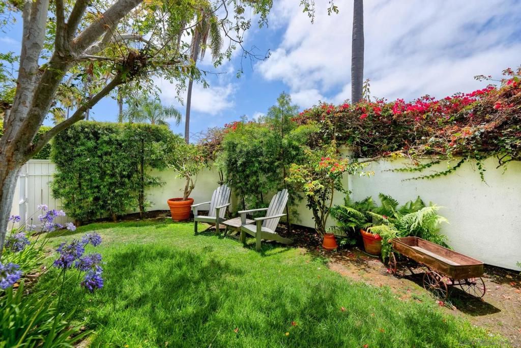 Image 17 of property listing at 7979 Prospect Pl, La Jolla, CA 92037