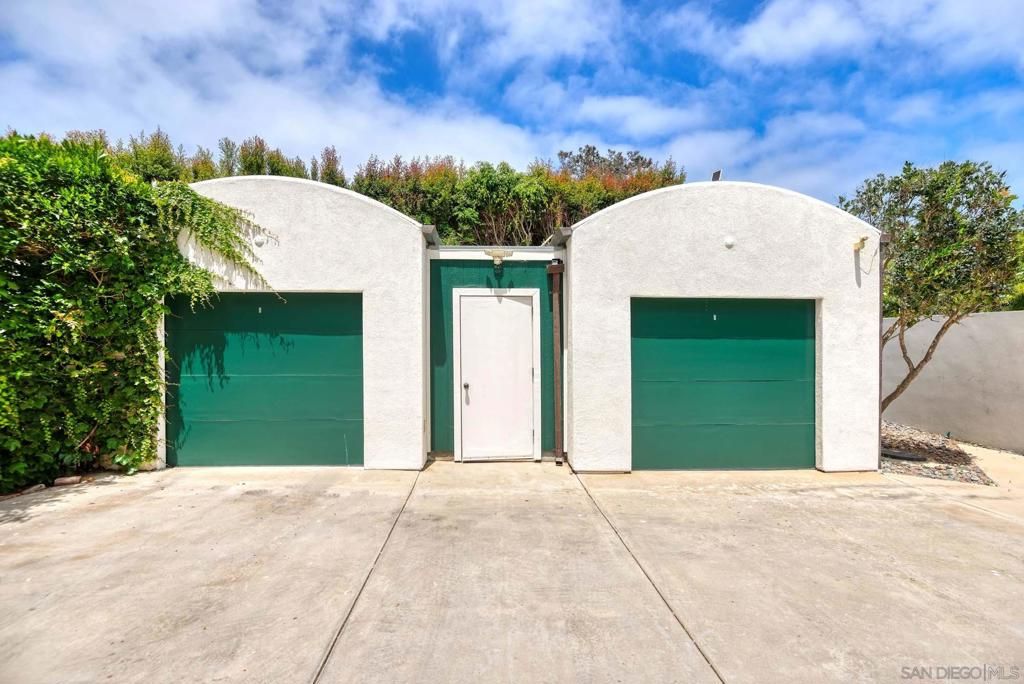 Image 18 of property listing at 7979 Prospect Pl, La Jolla, CA 92037