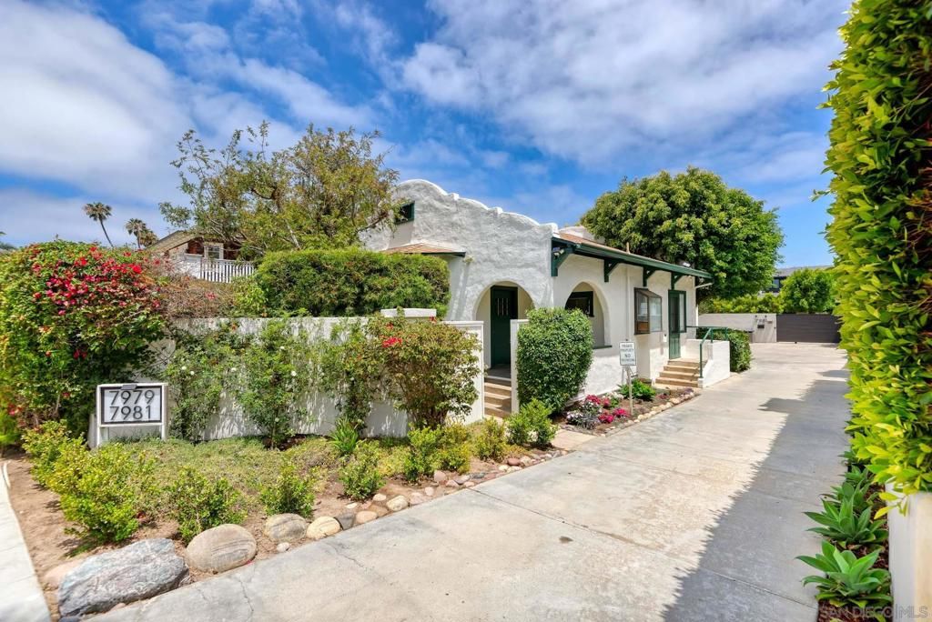 Image 2 of property listing at 7979 Prospect Pl, La Jolla, CA 92037
