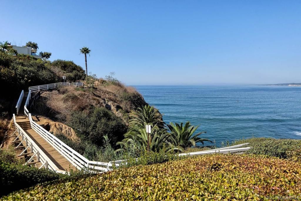 Image 20 of property listing at 7979 Prospect Pl, La Jolla, CA 92037