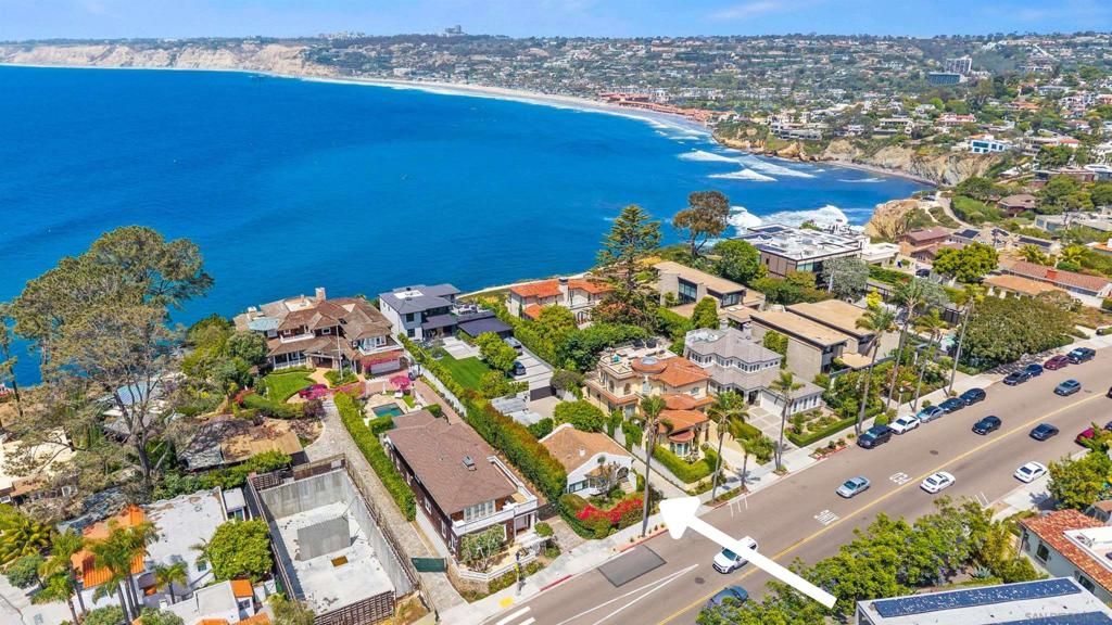 Image 22 of property listing at 7979 Prospect Pl, La Jolla, CA 92037