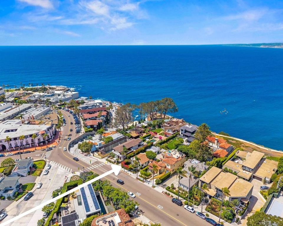 Image 23 of property listing at 7979 Prospect Pl, La Jolla, CA 92037