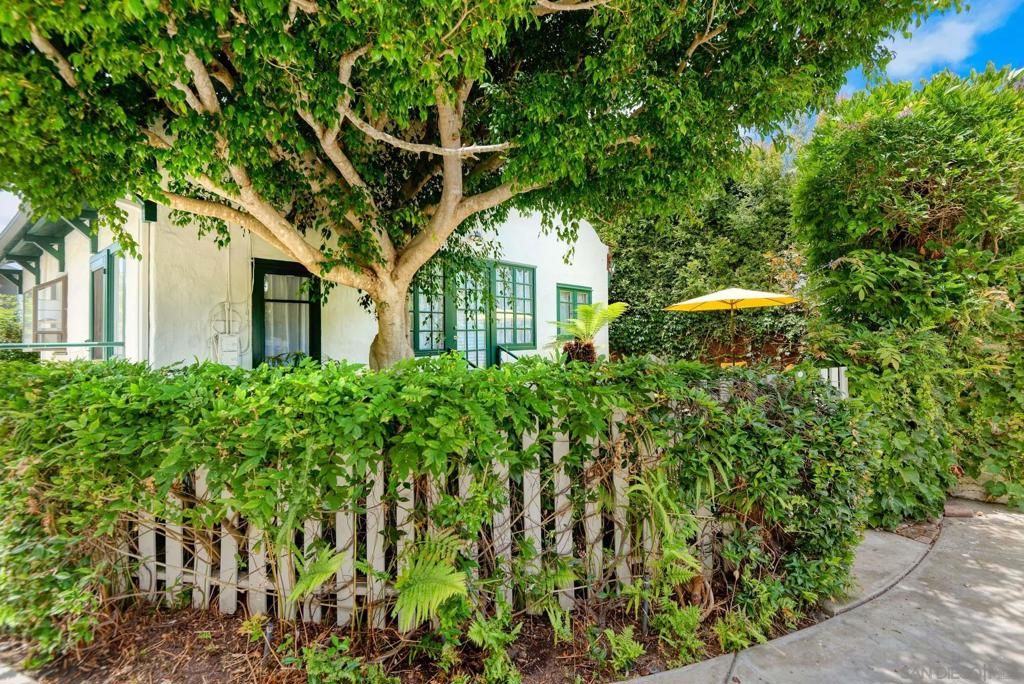 Image 3 of property listing at 7979 Prospect Pl, La Jolla, CA 92037
