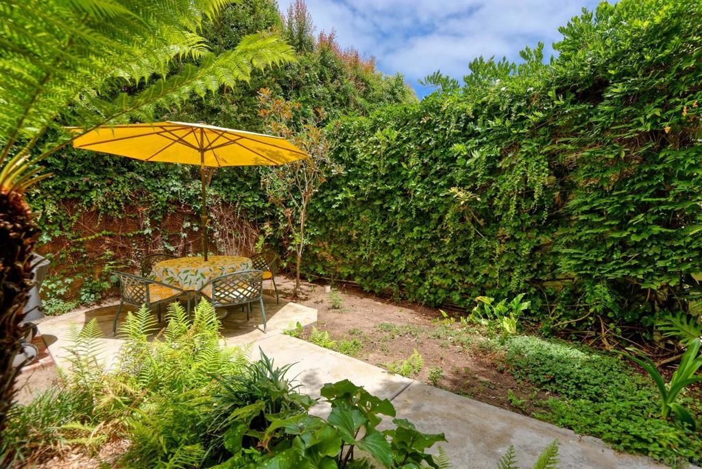 Image 4 of property listing at 7979 Prospect Pl, La Jolla, CA 92037