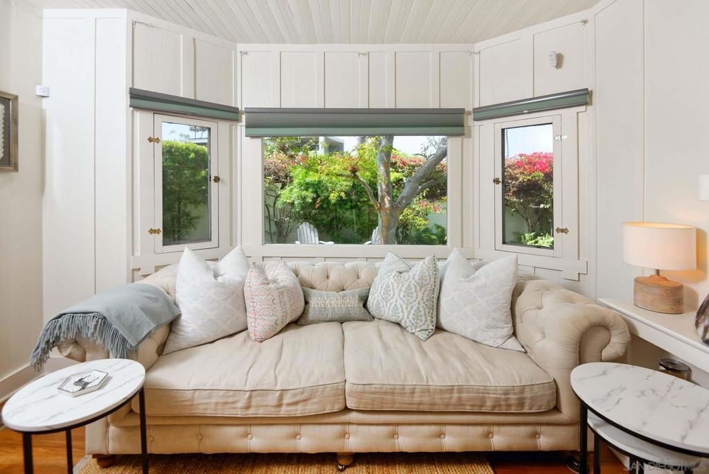 Image 5 of property listing at 7979 Prospect Pl, La Jolla, CA 92037