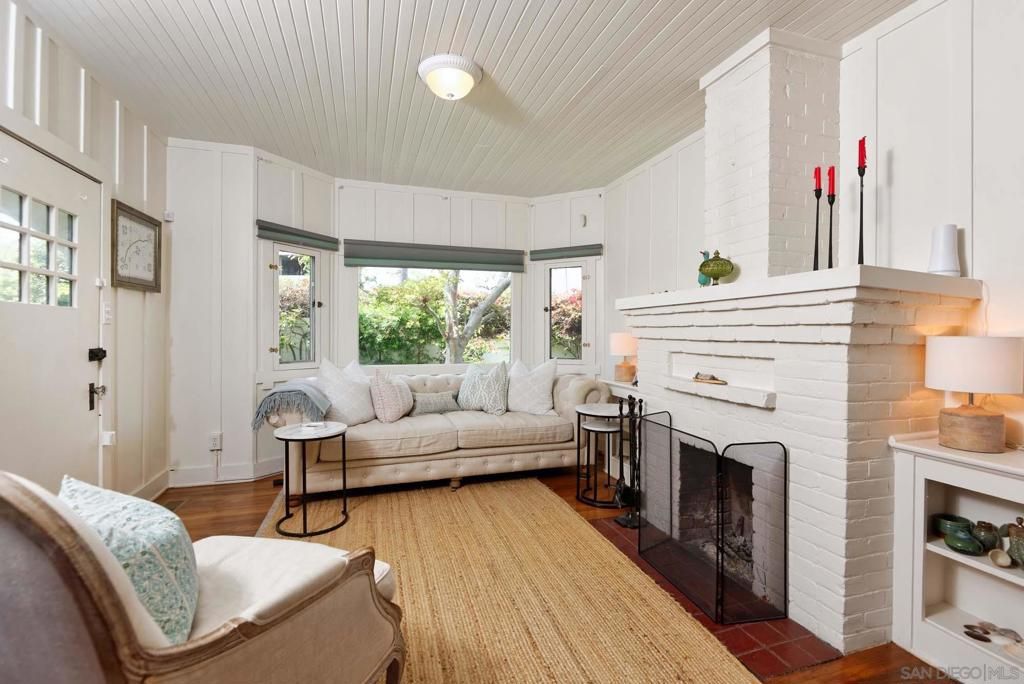 Image 6 of property listing at 7979 Prospect Pl, La Jolla, CA 92037