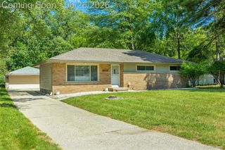 22400 Leewright Avenue, Southfield, MI 48033